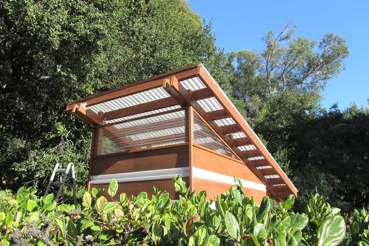 Na - Prachtig aangelegde tuin met bestrating en beplanting